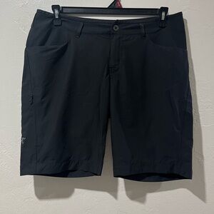 Arc'teryx Creston Shorts Women's 12 Black Casual Utility Outerwear Hiking Travel